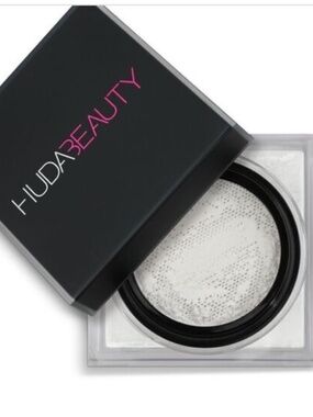 HUDA BEAUTY SUGAR COOKIE